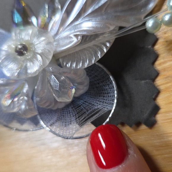 Elegant Floral Beaded Earrings - Picture 2 of 6